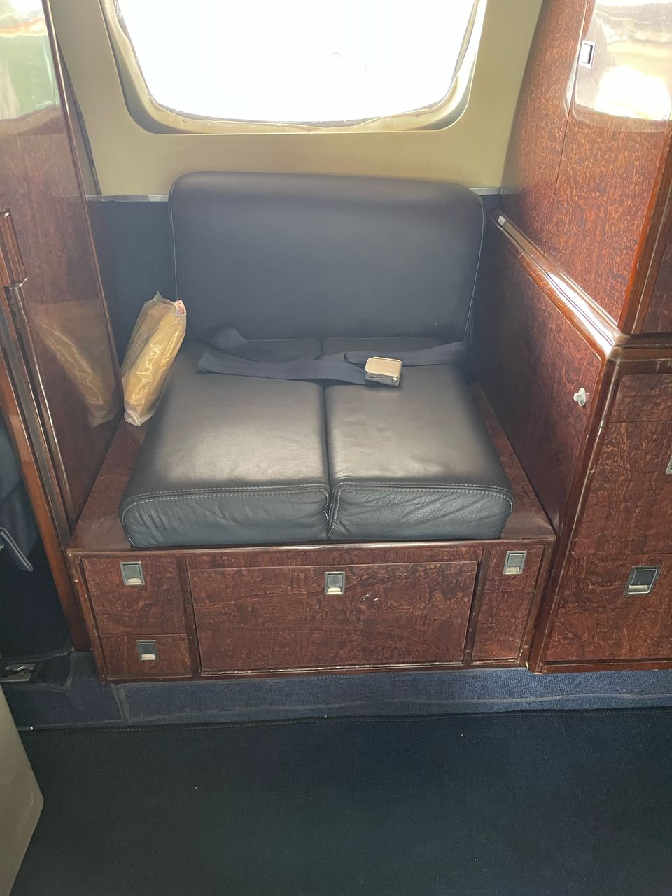 Metro 23 Merlin 300 — Cabina 13