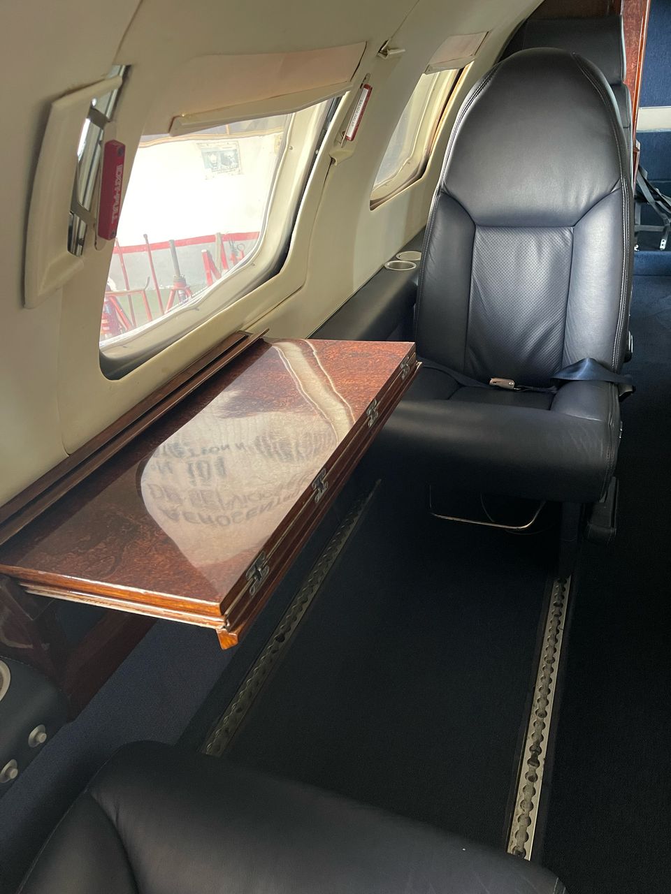 Metro 23 Merlin 300 — Cabina 2