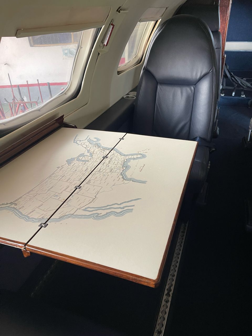 Metro 23 Merlin 300 — Cabina 3