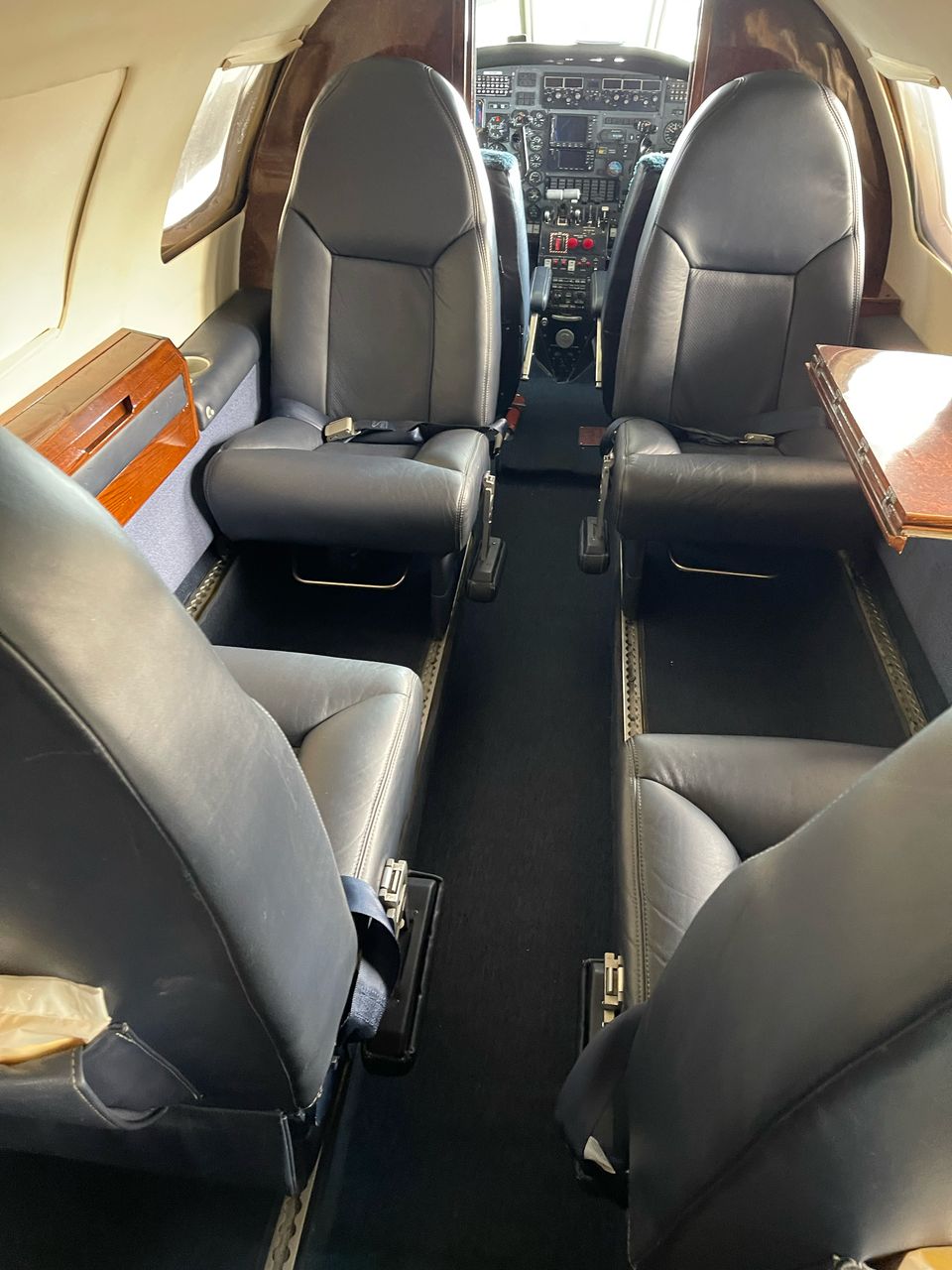 Metro 23 Merlin 300 — Cabina 5