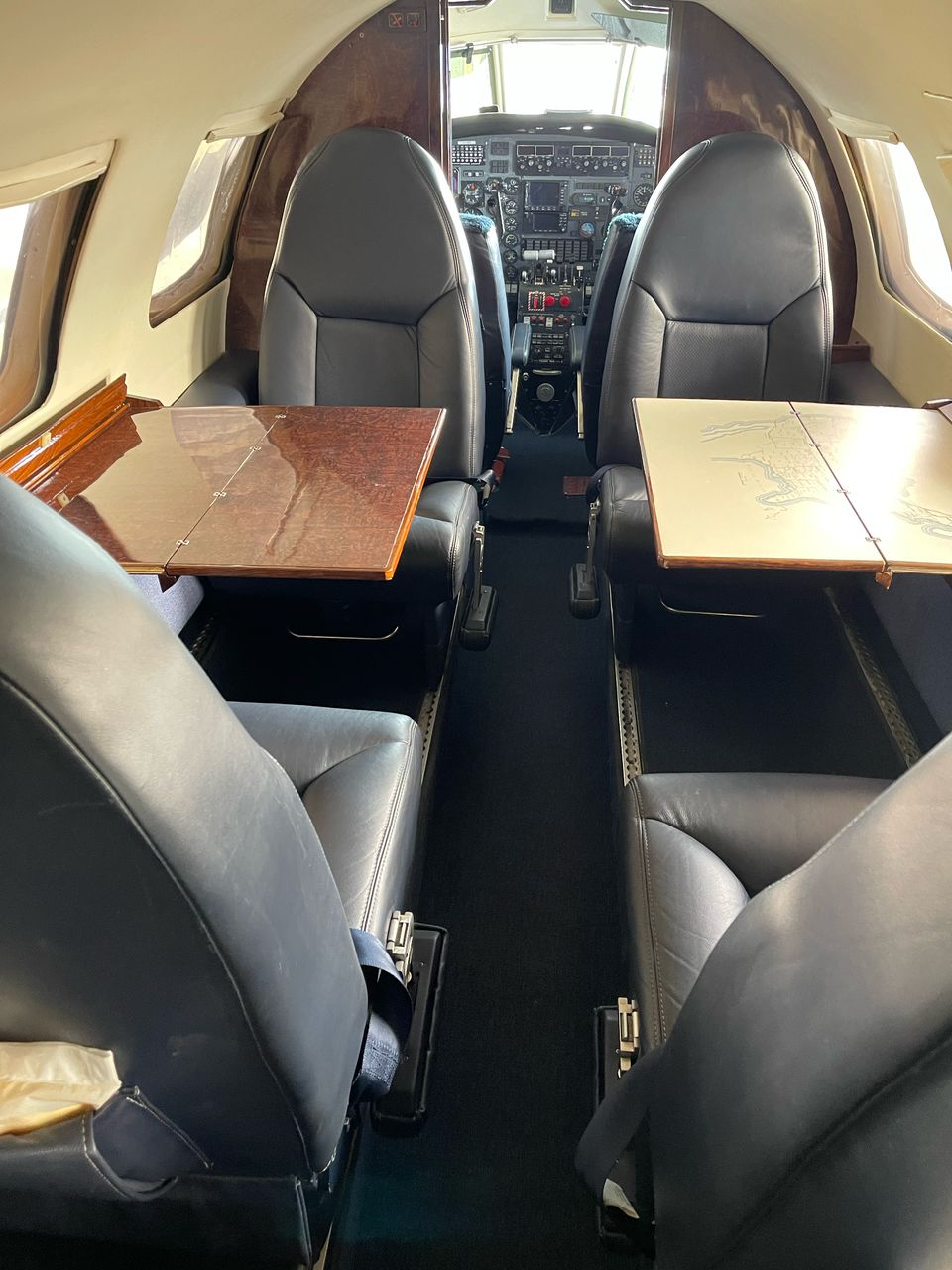 Metro 23 Merlin 300 — Cabina 6
